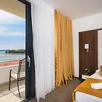 Perla 4*