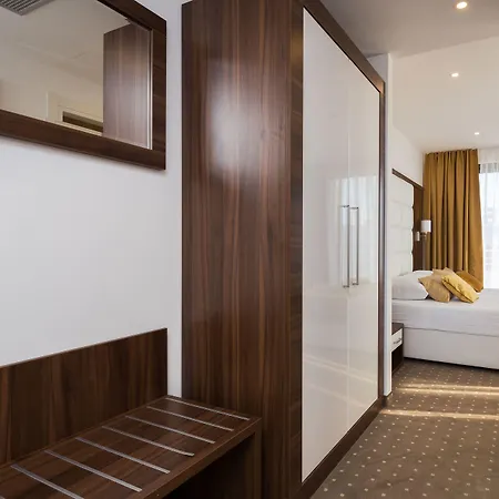Perla 4* Rogoznica (Sibenik-Knin)