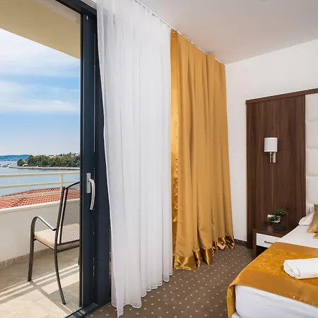 Perla 4*