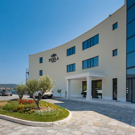 Perla 4*
