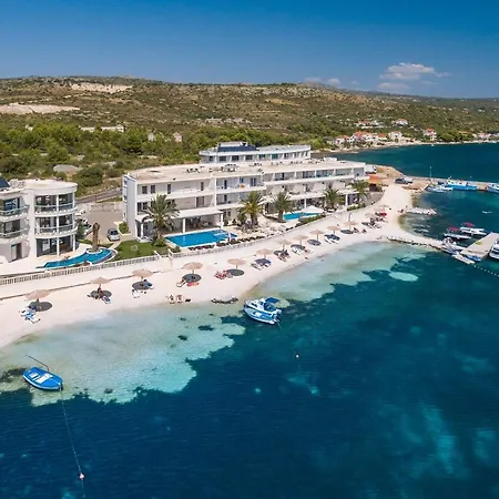 Perla 4*